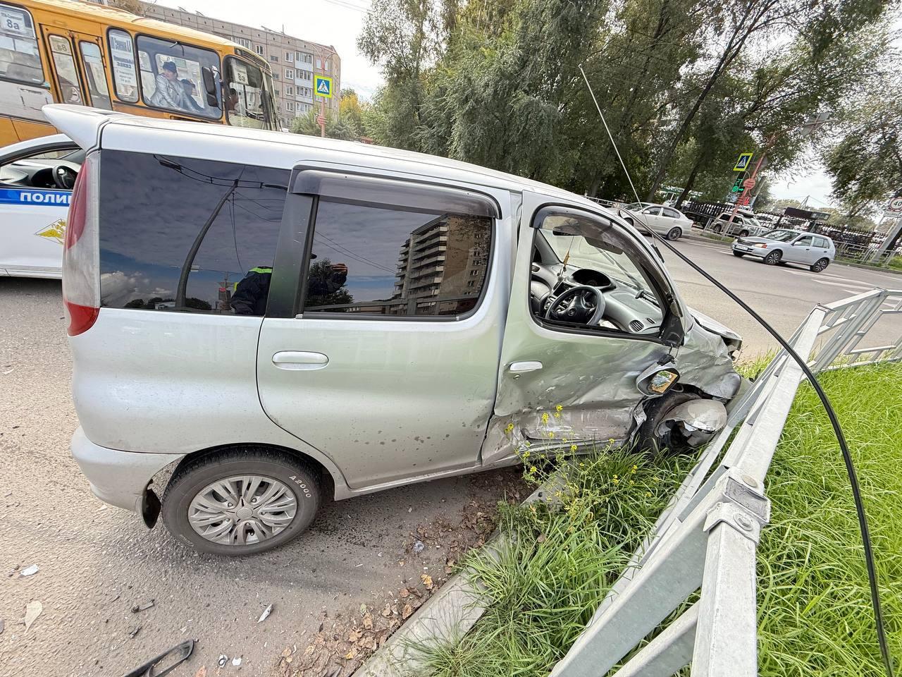 В Абакане в результате ДТП пострадал водитель автомобиля