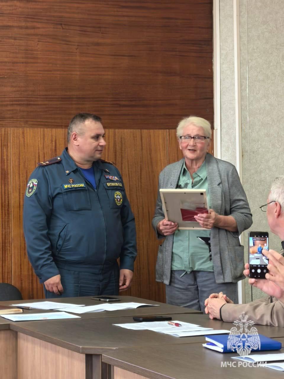 Горела заживо, но спасала людей - медсестру из наркологии наградили за помощь пациентам