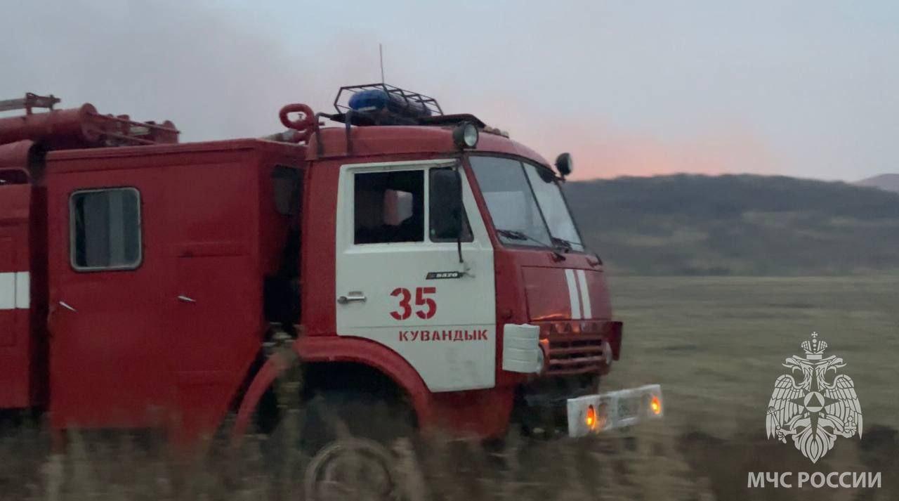 Жители села Идельбаево поблагодарили пожарных за спасение населенного пункта...