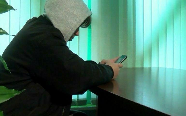 16-летнего дроппера из Саяногорска вычислила полиция.