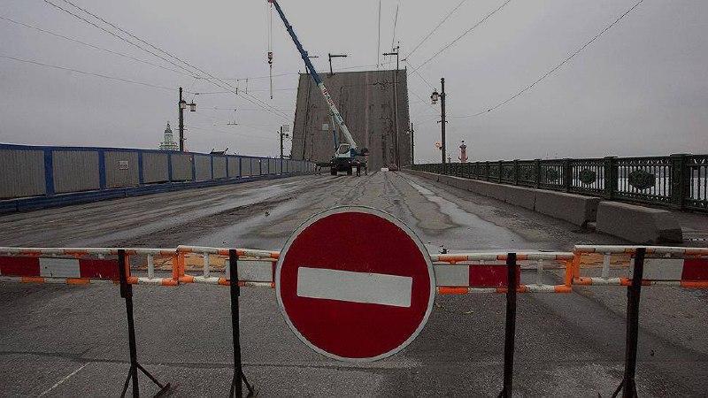 С 16 сентября по 15 октября на Дворцовом мосту будут ремонтировать асфальт.