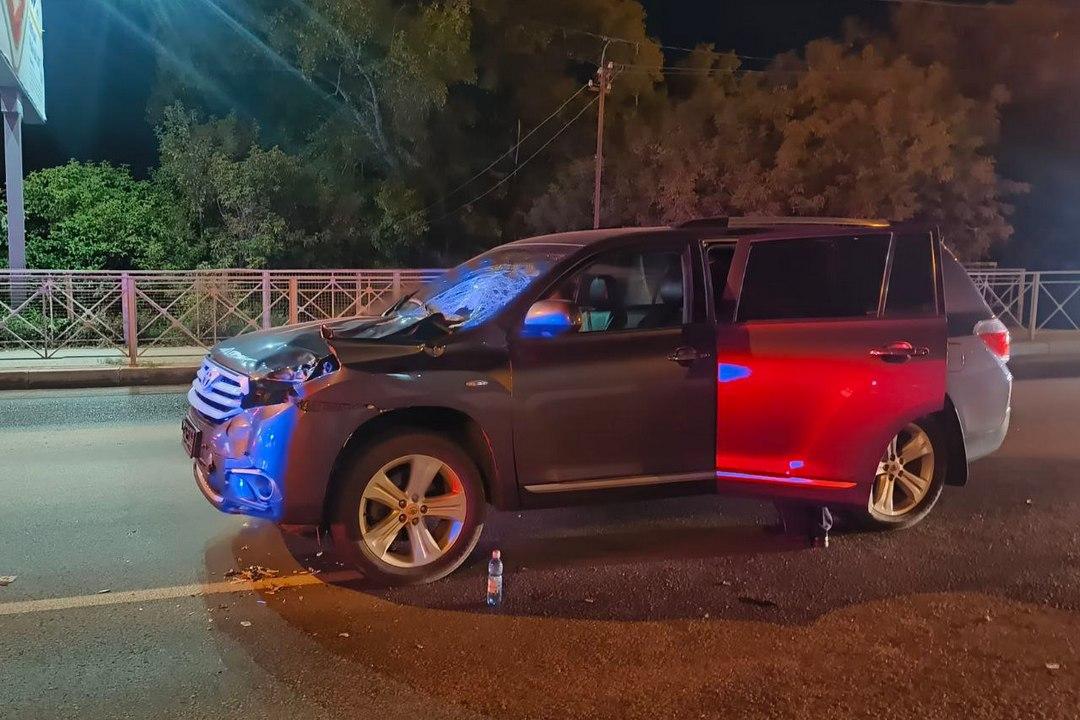 В Новосибирске Toyota насмерть сбила пешехода Смертельное ДТП произошло в...
