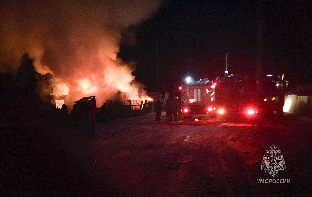 В селе Аскиз дважды за сутки горели надворные постройки.