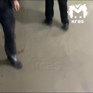 Пенсионерка попала под замес двух подростков в Красноярске.