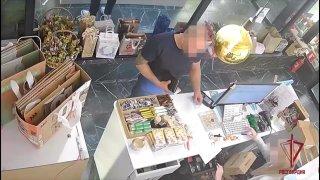 В Москве задержали мужчину, который пытался расплатиться купюрами «банка...