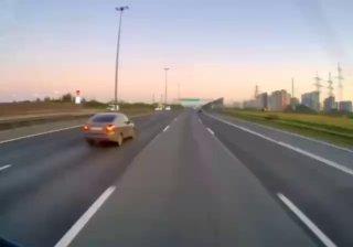 Очередной каршеринг-гроб подвел на КАД в Питере: автомобиль потерял связь и замер на трассе, спровоцировав жёсткое ДТП с такси