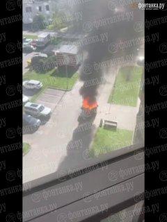 Авто эпично взорвалось во дворе на Школьной улице — момент снял наш читатель....