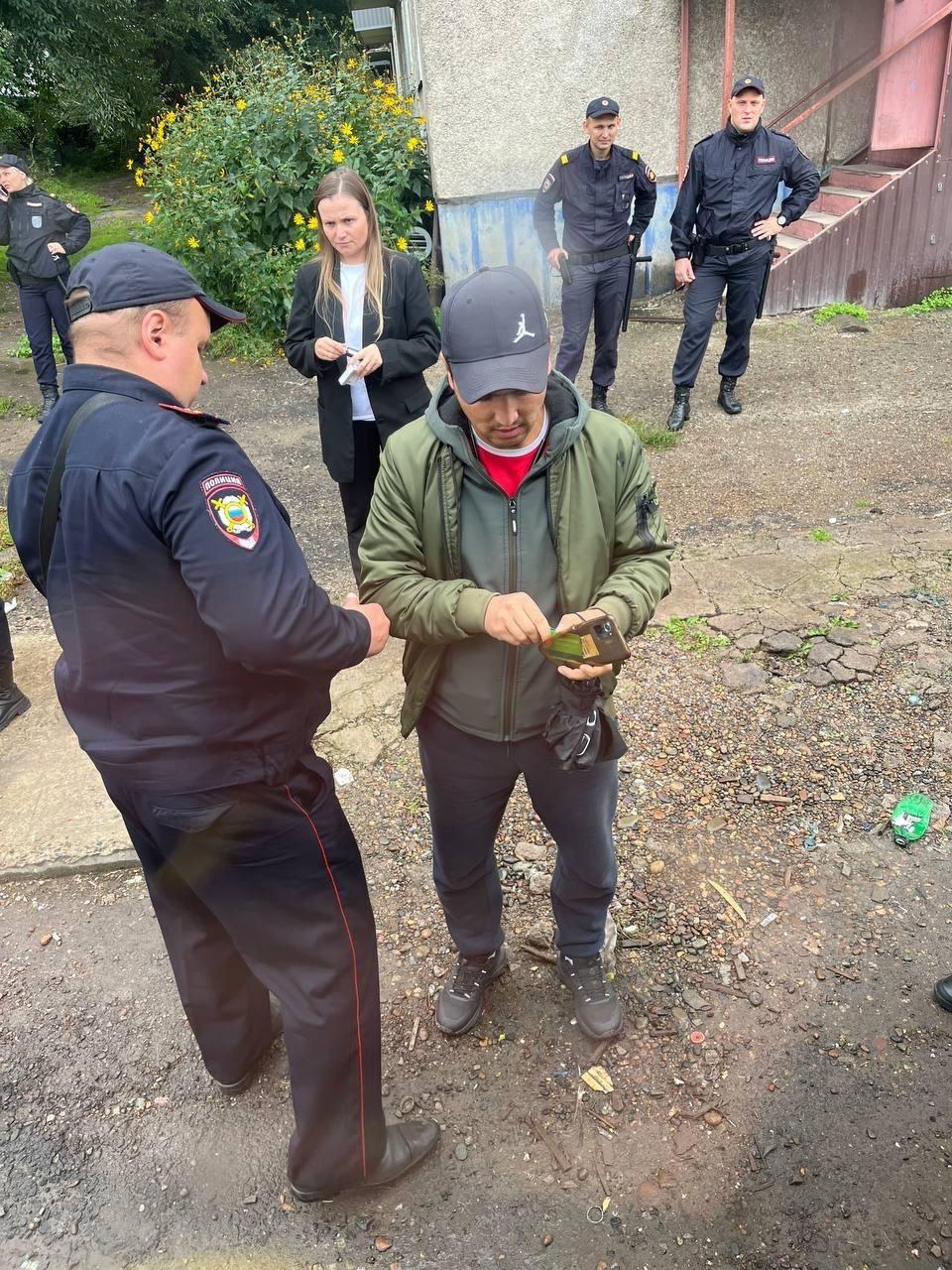 В Красноярске полицейские провели рейд по выявлению и пресечению нарушений...