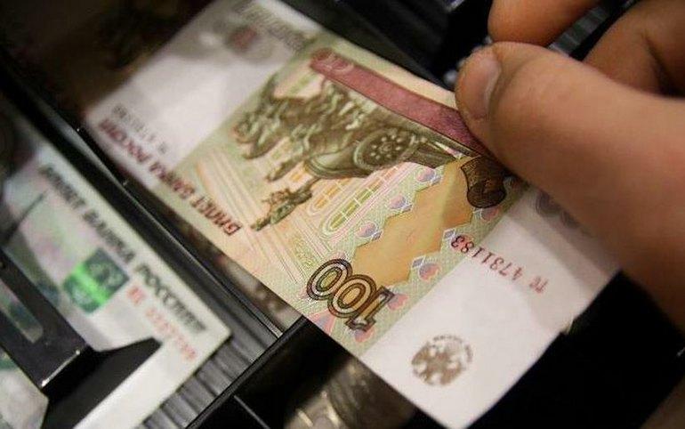 Продавец зоомагазина в Черногорске выкрала из кассы полмиллиона рублей....