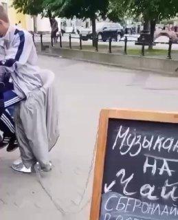 В Петербурге почти в каждом дворе встретится свой талантливый пианист. 🇷🇺...