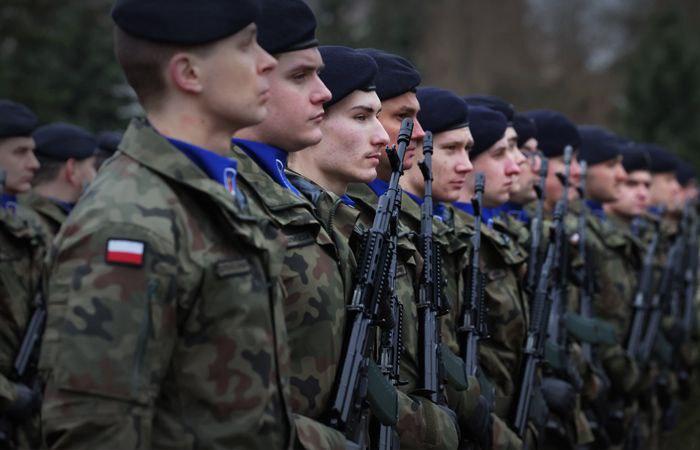 Польша разворачивает 40 тысяч военных на границе с Беларусью и Россией — СМИ...