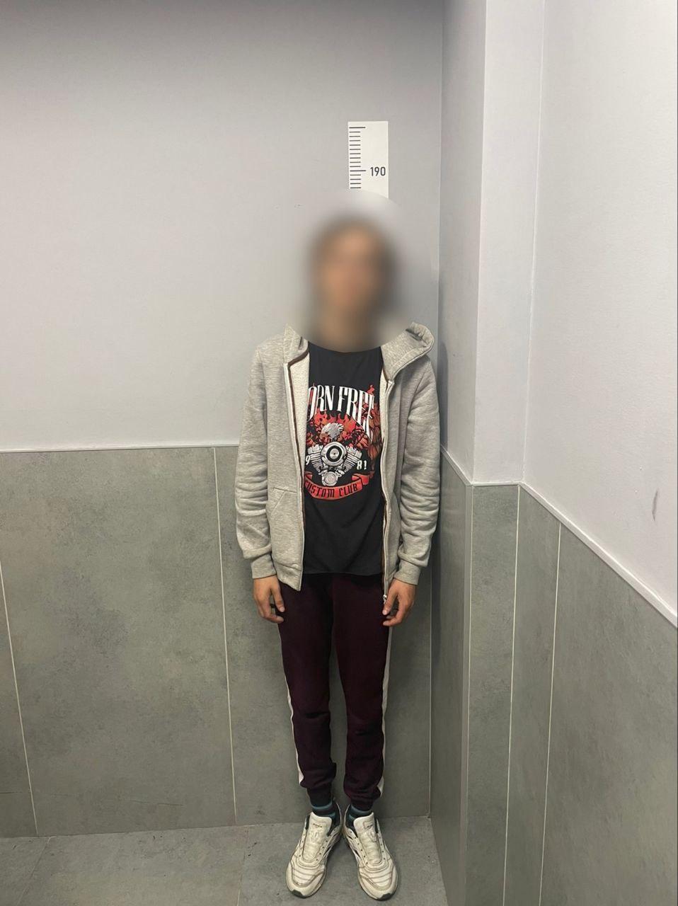 В Кировском районе Петербурга полицейские задержали 17-летнего молодого...