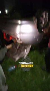 Сегодня ночью в Маслянино пьяный водитель снёс столб, влетел во двор жилого дома и перевернулся. О пострадавших не сообщается.