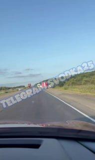 🗣В Приморье на трассе в объезд Уссурийска жесткое лобовое ДТП — спасатели достают людей из разбитых машин