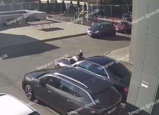 В Воронеже наркоман разгромил машины во дворе