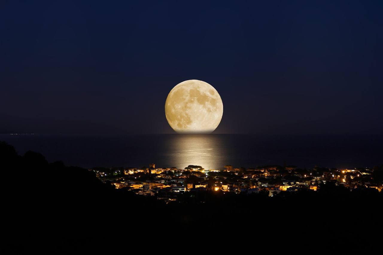 🌕Жители Приморья после «Кровавой Луны» смогут увидеть еще три больших суперлуния — это достаточно редкое явление