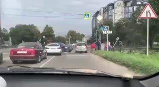 Водитель иномарки снес светофорную стойку ДТП произошла на перекрестке...