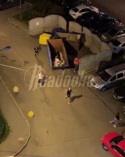 Питерский двор это лава — хулиганы прыгали лишь по припаркованным машинам