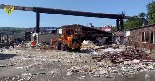 🚧 Прокуратура продолжает сносить нелегальные постройки на Спортивном рынке во Владивостоке