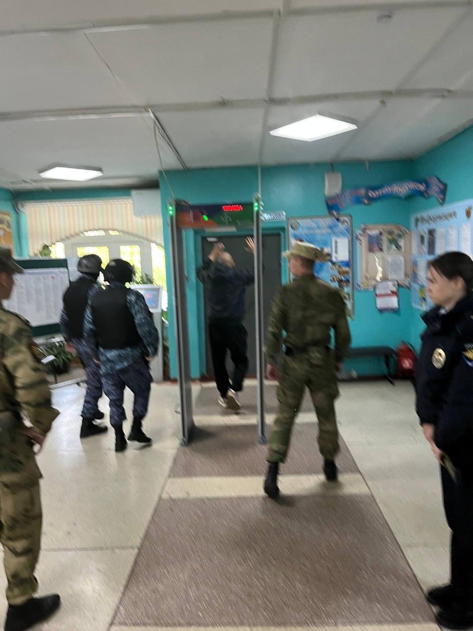 На выборах в Дзержинском районе — скандал с подкупом и пьяным маргиналом!