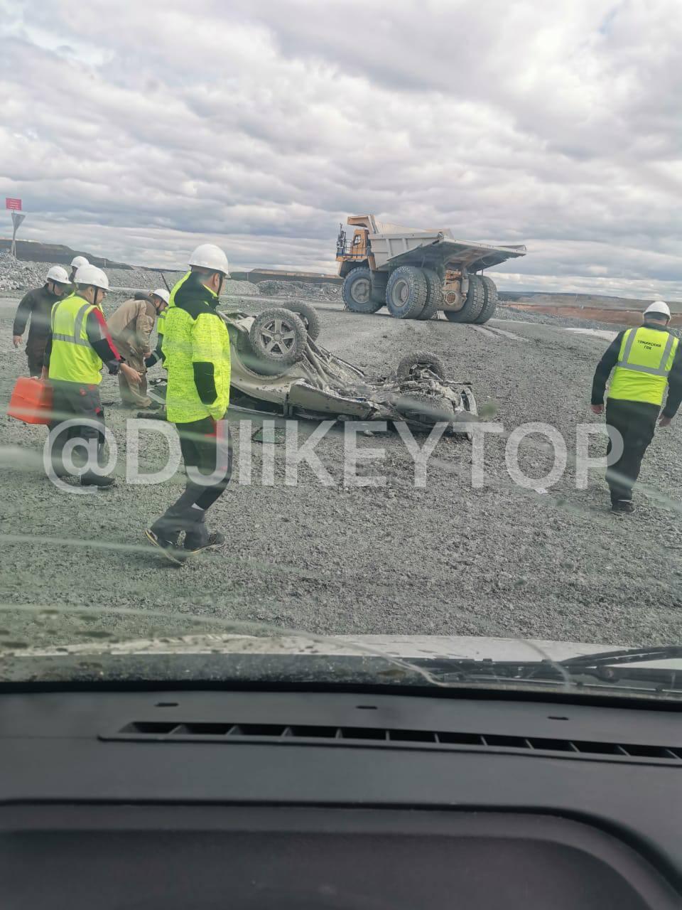 В Гае карьерный самосвал наехал на легковой автомобиль