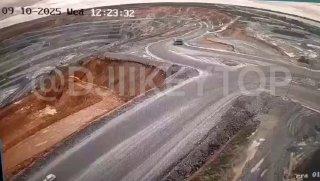 В Гае карьерный самосвал наехал на легковой автомобиль