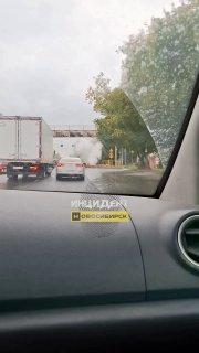 На улице Фабричной, в районе дома №19а, прорвало трубу. Аварийное место уже...
