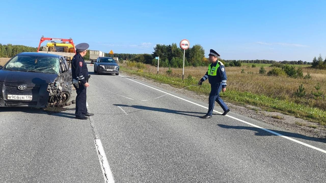 В Артемовском районе столкнулись легковушка и два грузовых автомобиля Авария...