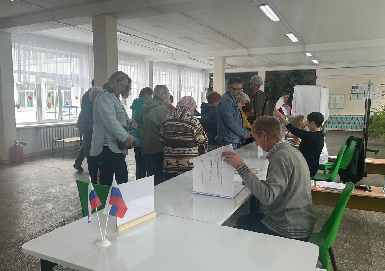 К 12:00 явка избирателей на выборах в Красноярском крае составила 13,23%...
