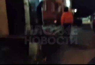 В Новосибирской области неонацисты встречают доставщиков у подъездов, а затем...