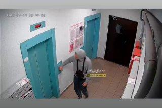 В Ленинском районе Новосибирск по адресу Невельского, 1/1 три молодых парня и две девушки не давали всю ночь спать соседям.