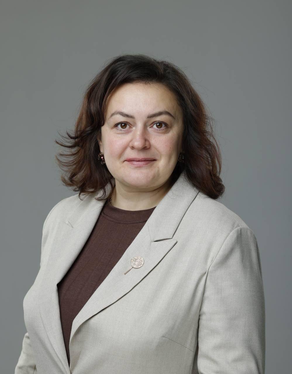 Мэром Черногорска стала Елена Гопина. За нее проголосовали 29,2% черногорцев....