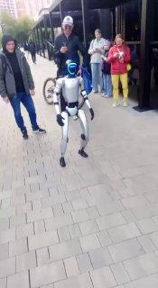 Робот-пикапер был замечен на улицах Новосибирска 🌇 Источник: ЧП Новосибирск