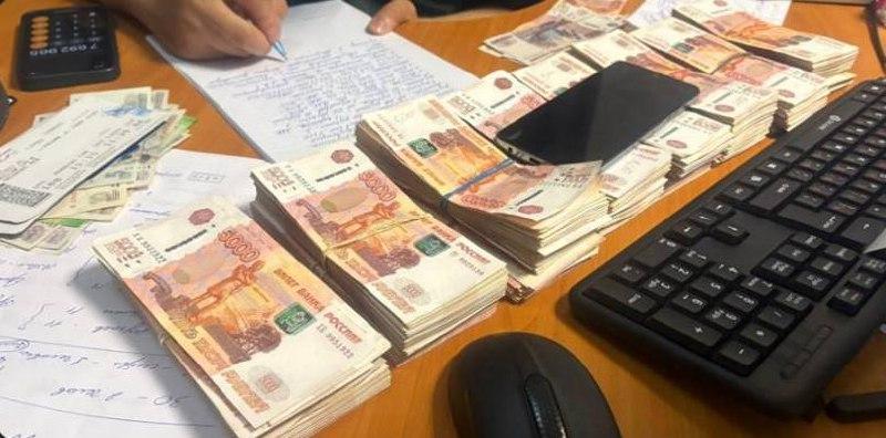 В Оренбурге задержан 19‑летний курьер телефонных мошенников: ущерб — 7,7 млн ₽