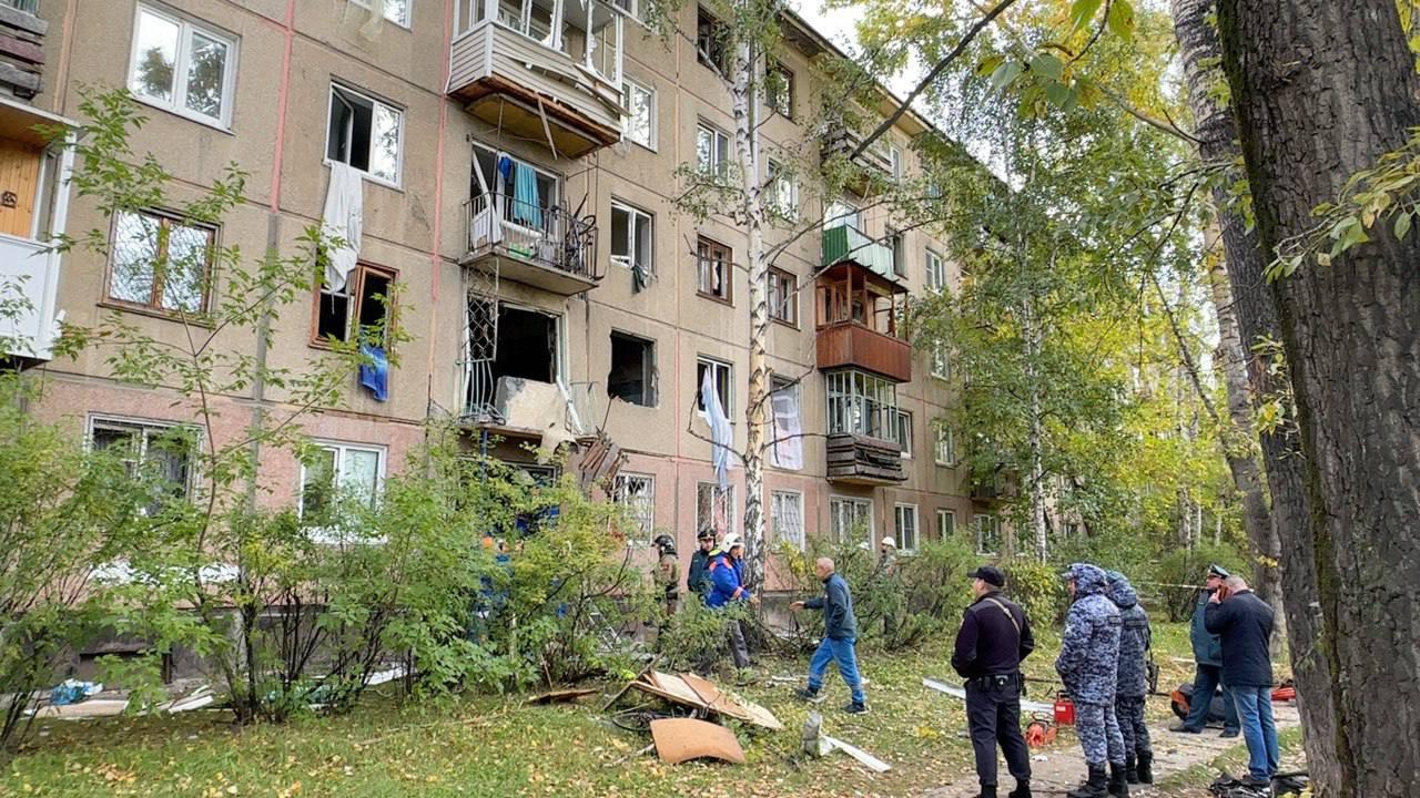 В Ангарске (Иркутская область) произошел взрыв бытового газа в жилом доме: погиб мужчина, еще трое жильцов получили травмы.