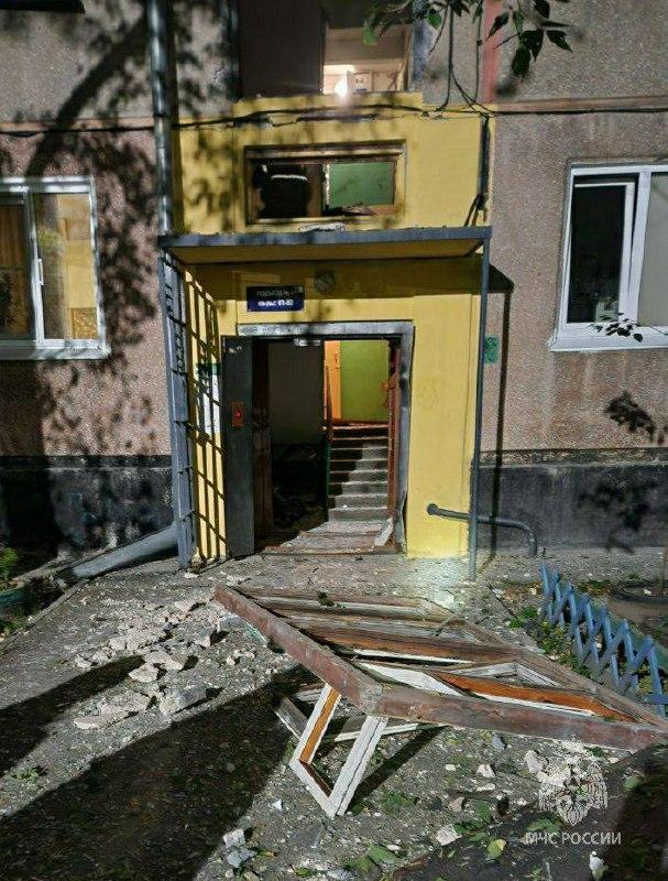 В Ангарске (Иркутская область) произошел взрыв бытового газа в жилом доме: погиб мужчина, еще трое жильцов получили травмы.