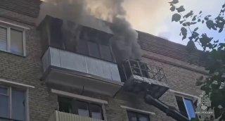 Жилой дом горит на востоке Москвы. Из горящей квартиры удалось спасти одного...