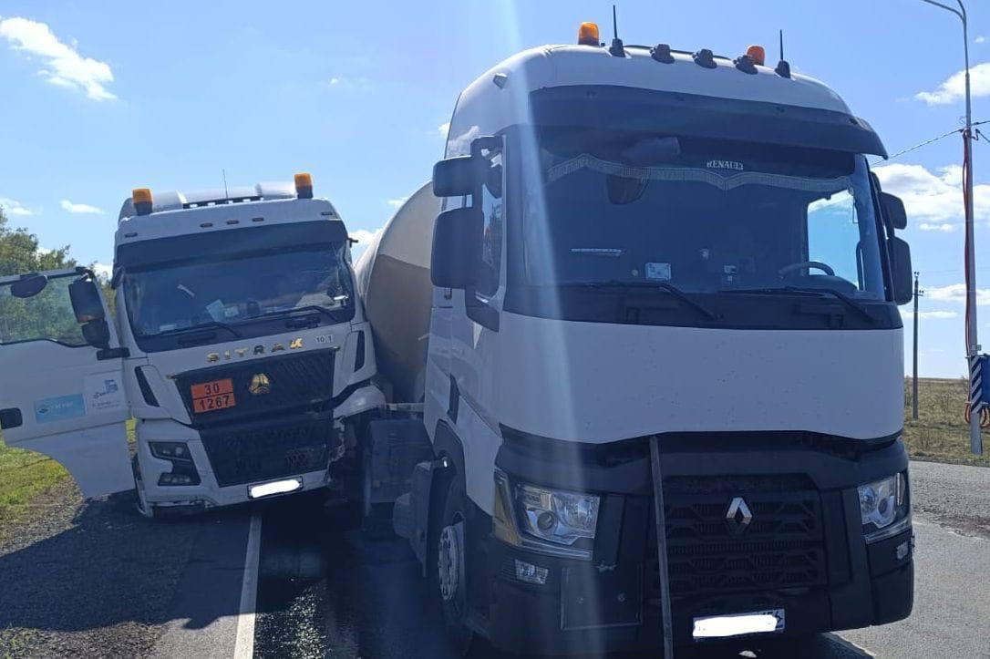 Абдулино: на трассе столкнулись грузовики Sitrak и Renault — один пострадавший