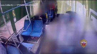 Пассажирка вышла из автобуса на остановке «Сиреневый сад», а сумочку забыла...