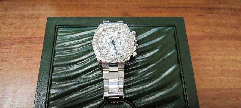 В Шереметьево задержали пассажирку, которая перевозила часы Rolex за 12 миллионов рублей.