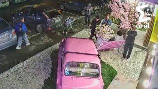 Парни, такие букеты девушкам дарить НЕ нужно. В Екате на Репина один...