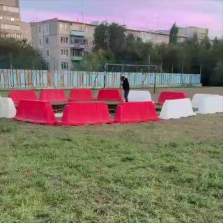 Футбольное поле на школьном стадионе в Орске ушло под землю. В итоге посреди...