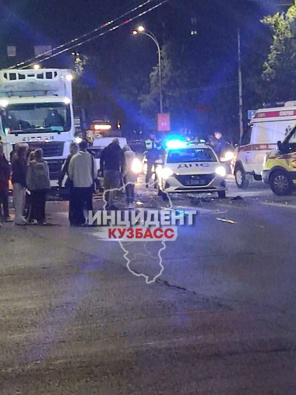 Люди пострадали в страшном ДТП с грузовиком в Кемерове