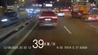 Водителя, не пропустившего скорую помощь на ТТК, нашли и наказали.