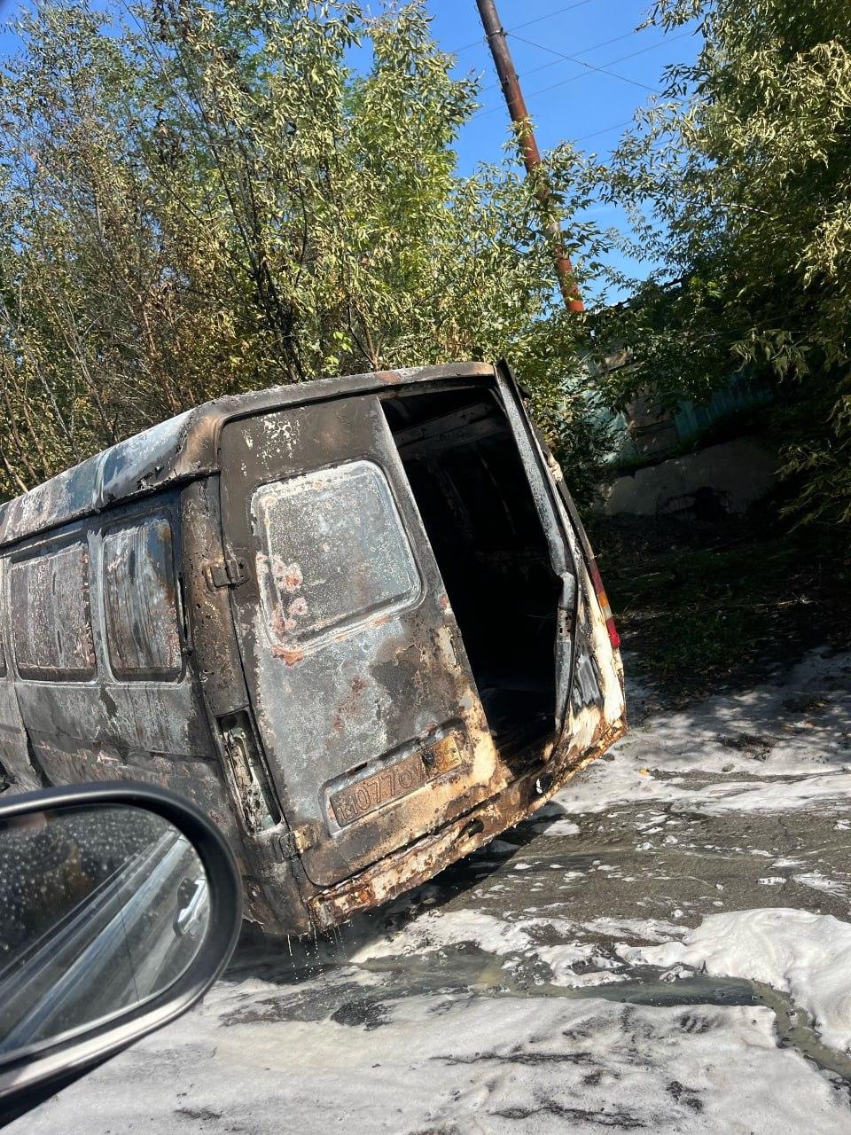 «Газель» сгорела на обочине дороги на Воинской. Огонь вспыхнул со стороны...