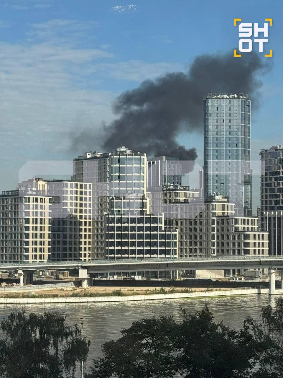 Пожар на стройке в ЖК «Шагал» в Москве напугал местных жителей — густой...