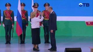 Денис Паслер принес присягу на уставе Свердловской области