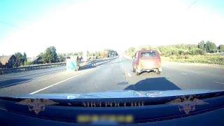 Во Владимирской области пьяный водитель устроил погоню с полицейскими, а потом напал на них с ножом