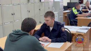 В Красноярске водители устроили гонки на тротуарах