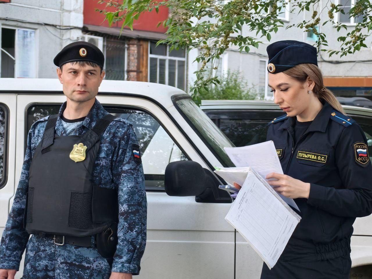 Коллекторов оштрафовали на 50 тысяч рублей за звонки жительнице Бейского...